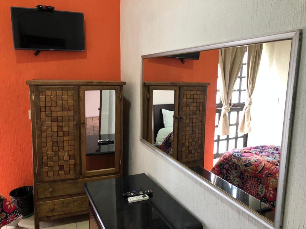 Hostal De Los Reyes Otel Guadalajara Dış mekan fotoğraf