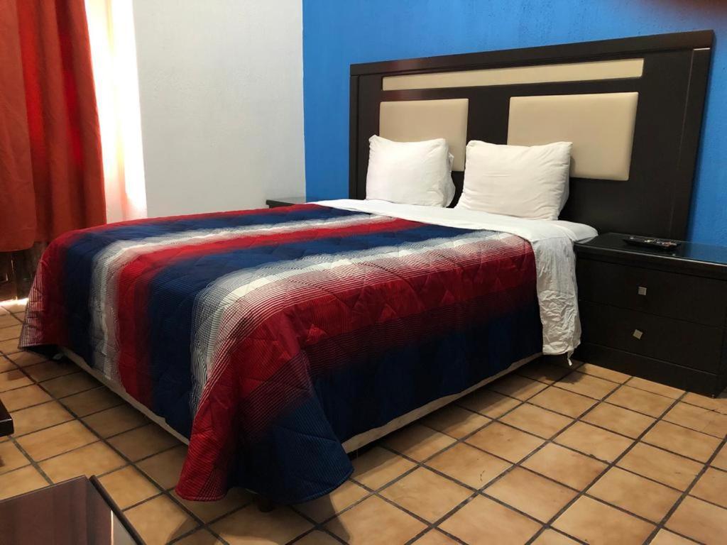 Hostal De Los Reyes Otel Guadalajara Dış mekan fotoğraf