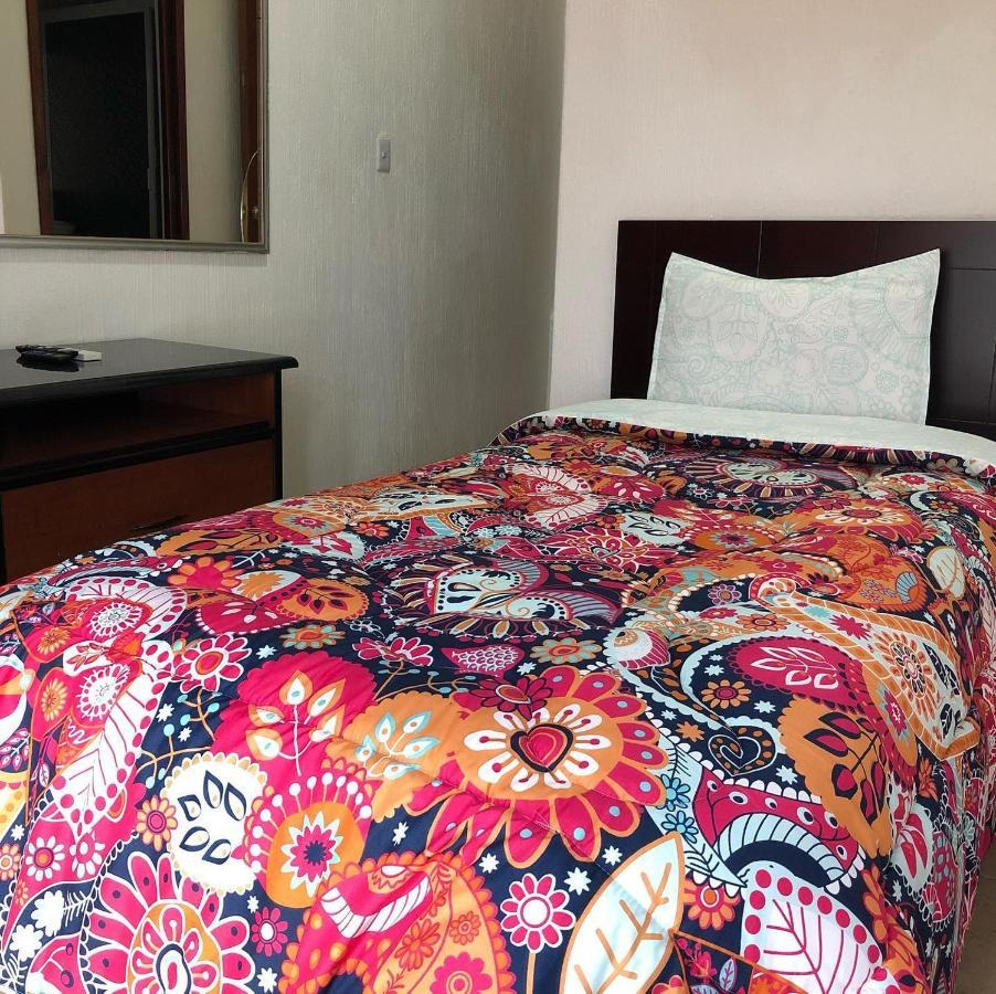 Hostal De Los Reyes Otel Guadalajara Dış mekan fotoğraf