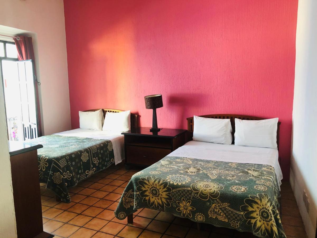 Hostal De Los Reyes Otel Guadalajara Dış mekan fotoğraf